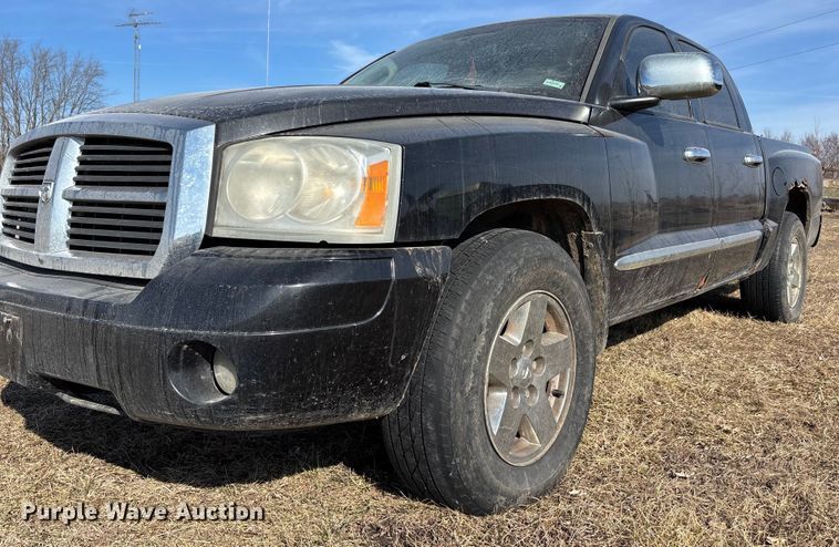 image for item FB3500 2006 Dodge Dakota Crew Cab pickup truck