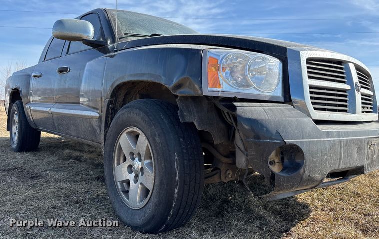 image for item FB3500 2006 Dodge Dakota Crew Cab pickup truck