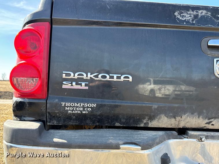 image for item FB3500 2006 Dodge Dakota Crew Cab pickup truck