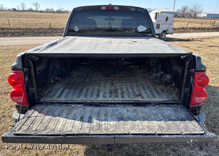 image for item FB3500 2006 Dodge Dakota Crew Cab pickup truck