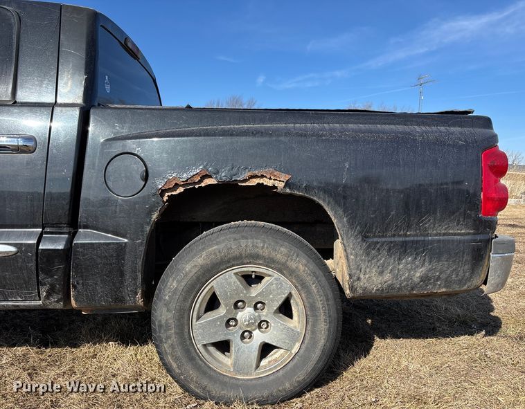 image for item FB3500 2006 Dodge Dakota Crew Cab pickup truck