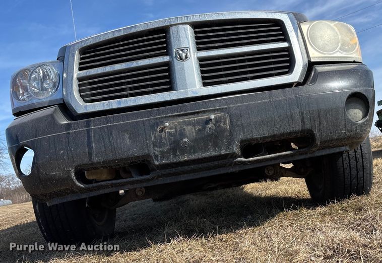 image for item FB3500 2006 Dodge Dakota Crew Cab pickup truck