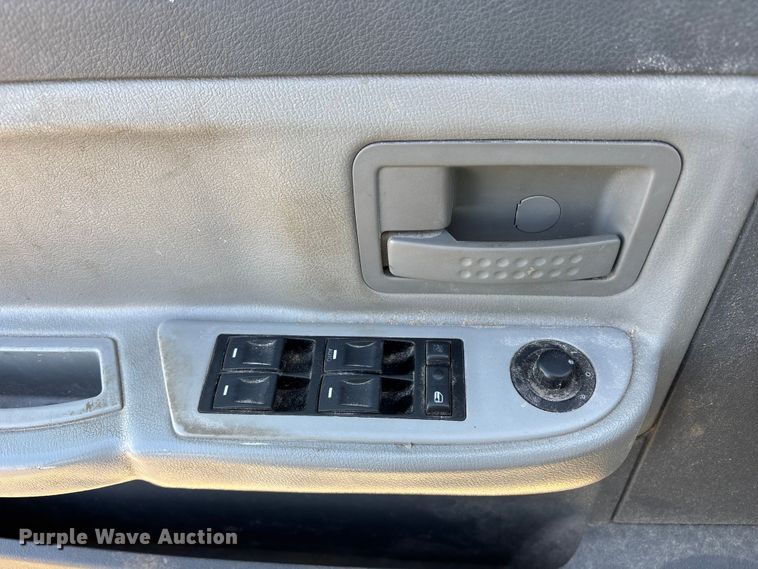image for item FB3500 2006 Dodge Dakota Crew Cab pickup truck