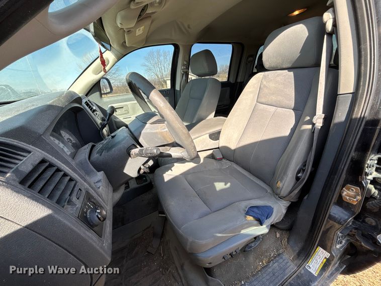 image for item FB3500 2006 Dodge Dakota Crew Cab pickup truck