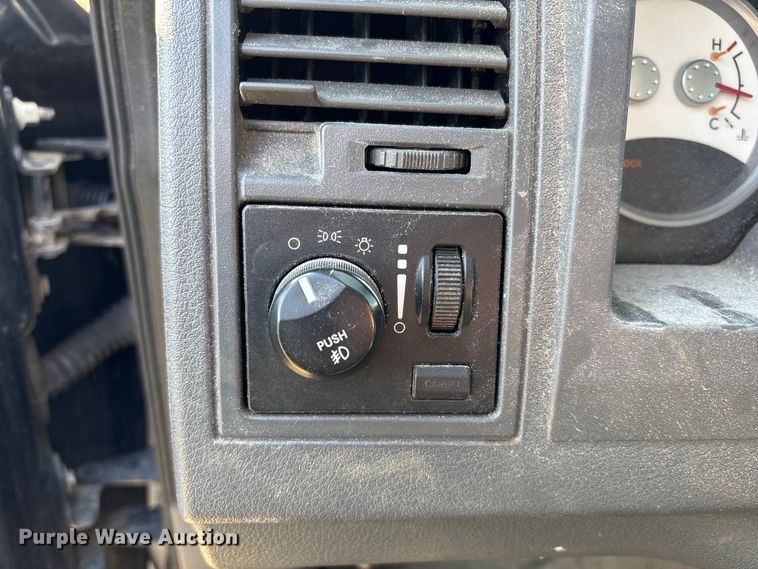 image for item FB3500 2006 Dodge Dakota Crew Cab pickup truck