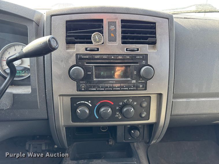 image for item FB3500 2006 Dodge Dakota Crew Cab pickup truck