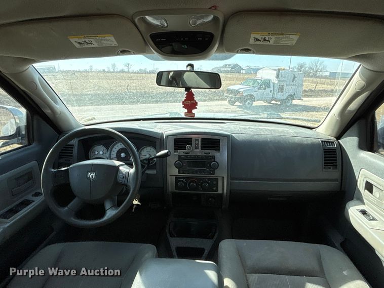 image for item FB3500 2006 Dodge Dakota Crew Cab pickup truck