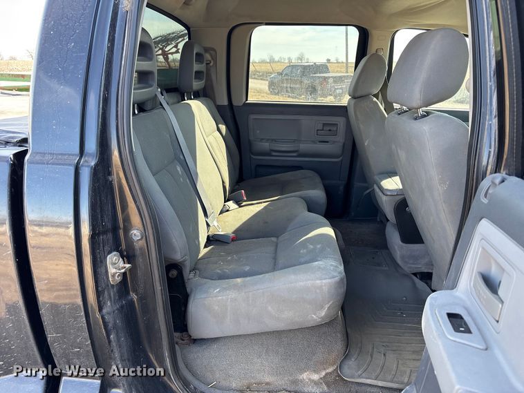 image for item FB3500 2006 Dodge Dakota Crew Cab pickup truck