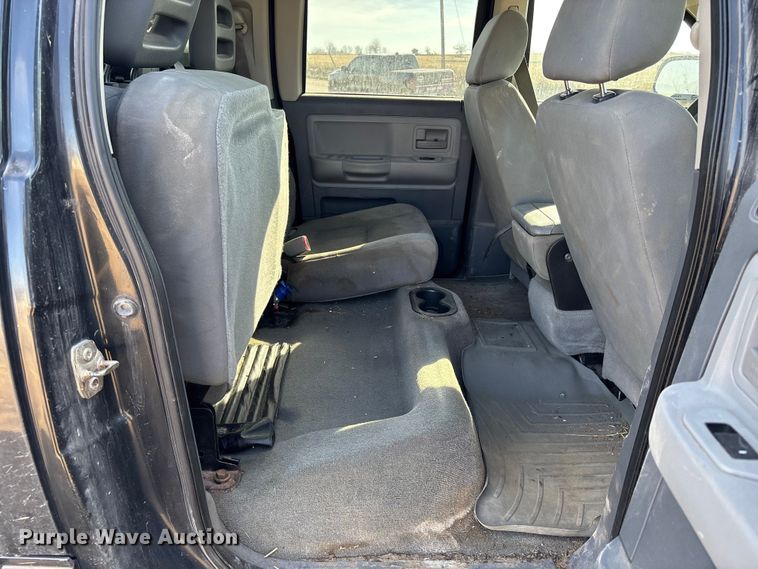 image for item FB3500 2006 Dodge Dakota Crew Cab pickup truck