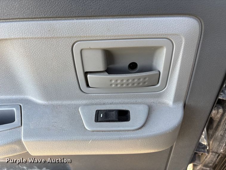 image for item FB3500 2006 Dodge Dakota Crew Cab pickup truck