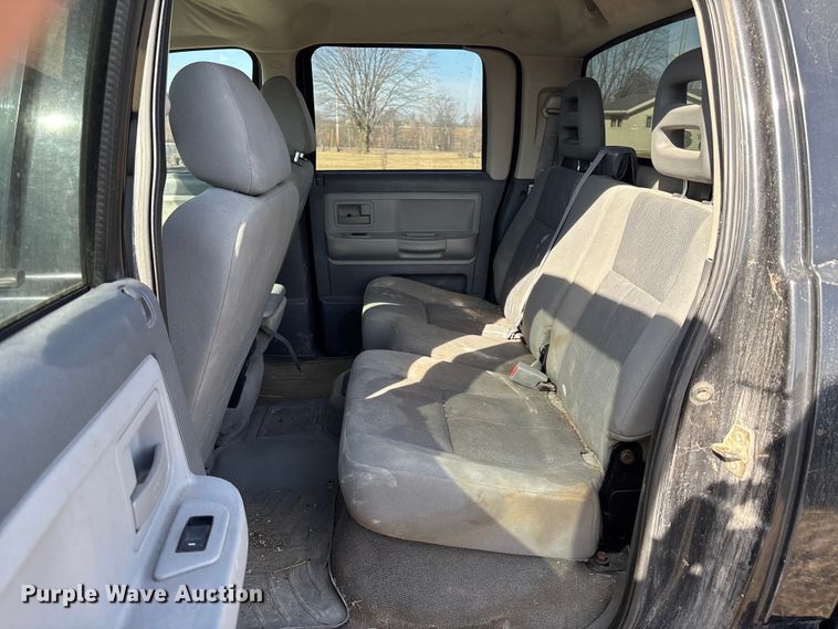 image for item FB3500 2006 Dodge Dakota Crew Cab pickup truck