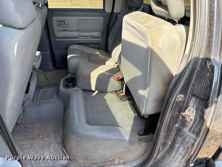 image for item FB3500 2006 Dodge Dakota Crew Cab pickup truck