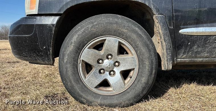 image for item FB3500 2006 Dodge Dakota Crew Cab pickup truck