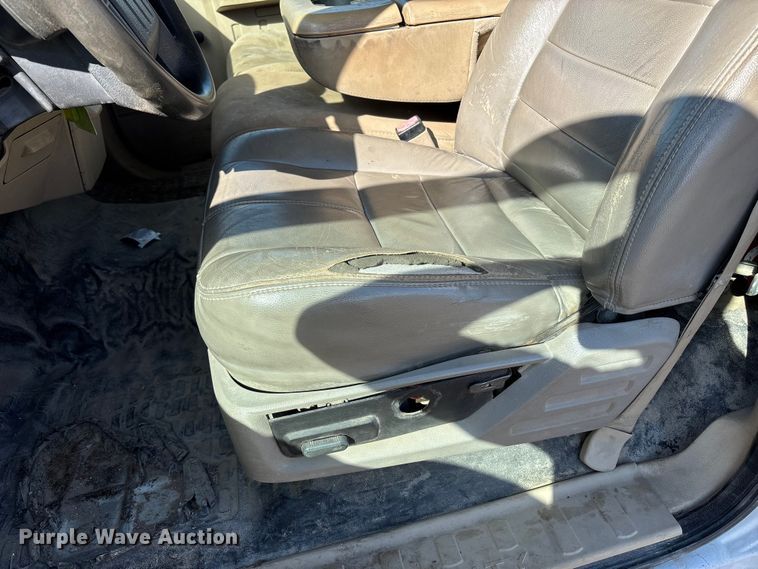 image for item FB3502 2008 Ford F450 Super Duty flatbed truck