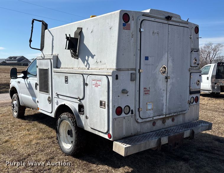 image for item FB3503 2000 Ford F450 utility / service truck