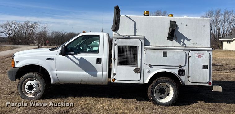 image for item FB3503 2000 Ford F450 utility / service truck