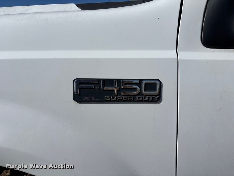 image for item FB3503 2000 Ford F450 utility / service truck