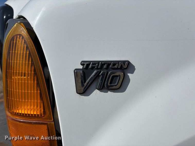 image for item FB3503 2000 Ford F450 utility / service truck