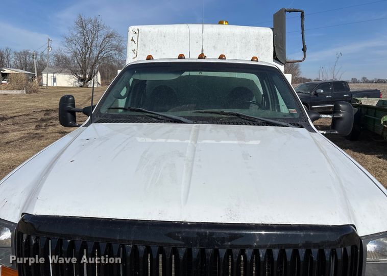 image for item FB3503 2000 Ford F450 utility / service truck