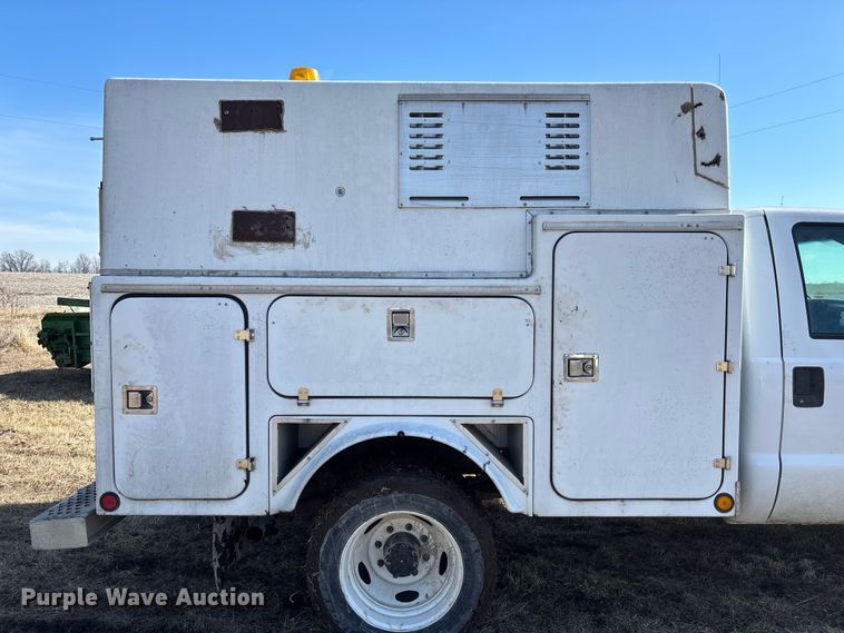 image for item FB3503 2000 Ford F450 utility / service truck