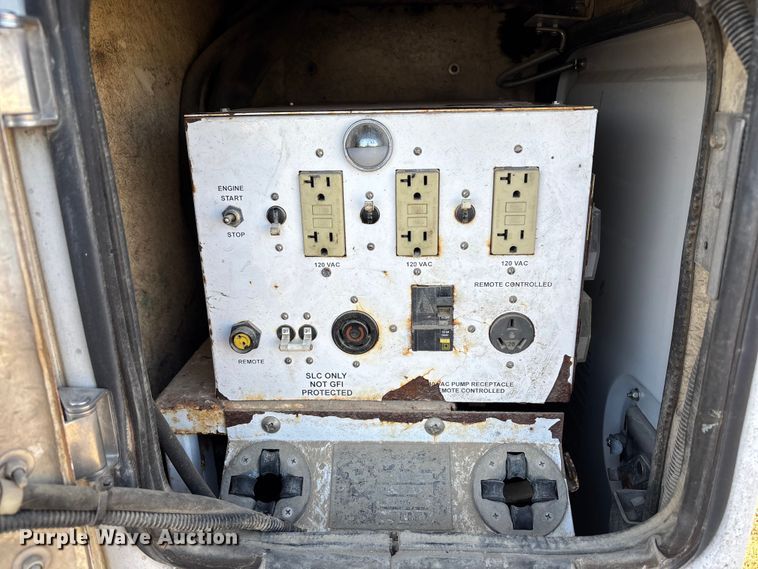 image for item FB3503 2000 Ford F450 utility / service truck