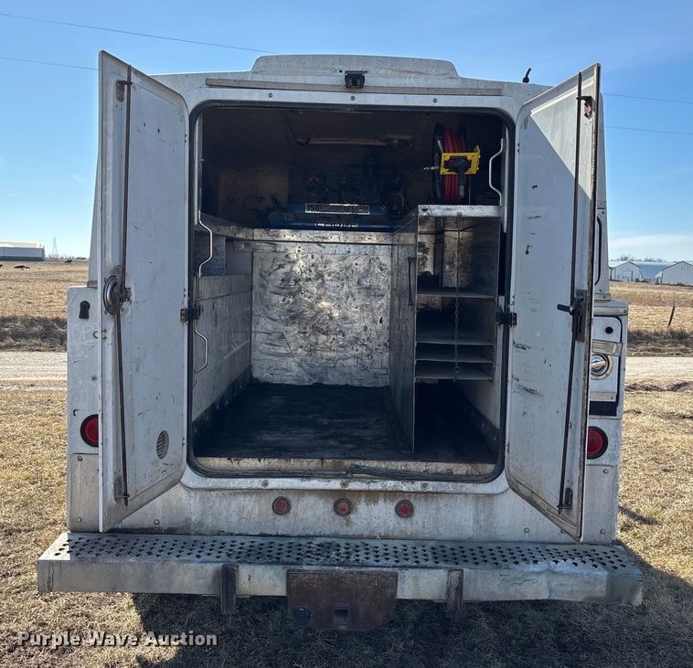 image for item FB3503 2000 Ford F450 utility / service truck