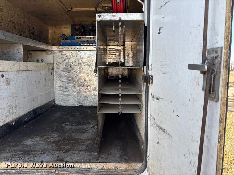 image for item FB3503 2000 Ford F450 utility / service truck