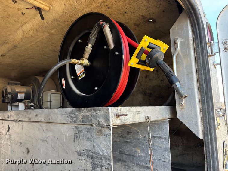 image for item FB3503 2000 Ford F450 utility / service truck