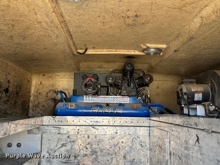 image for item FB3503 2000 Ford F450 utility / service truck