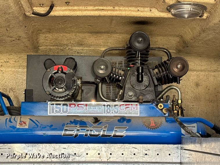 image for item FB3503 2000 Ford F450 utility / service truck