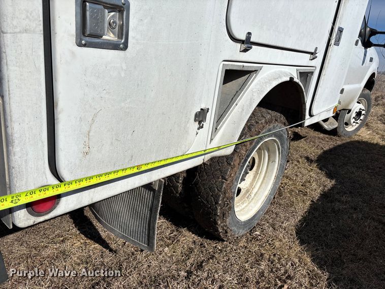 image for item FB3503 2000 Ford F450 utility / service truck