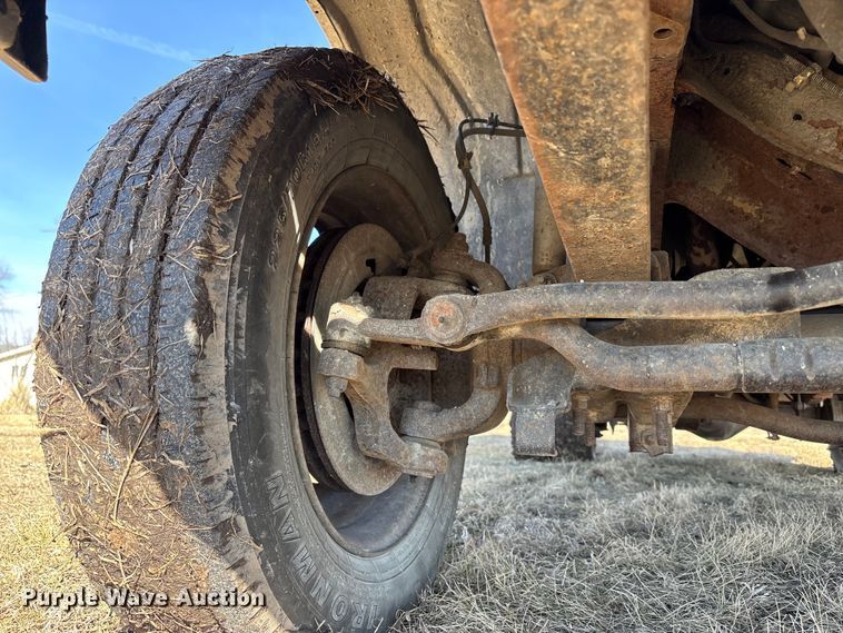 image for item FB3503 2000 Ford F450 utility / service truck