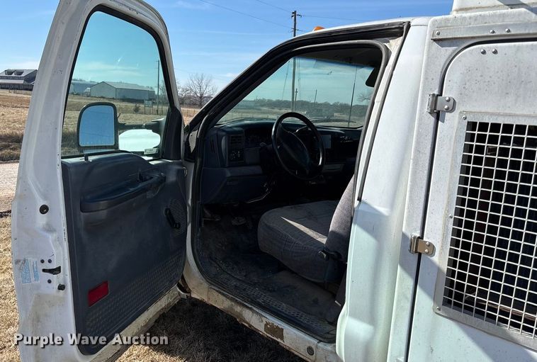 image for item FB3503 2000 Ford F450 utility / service truck