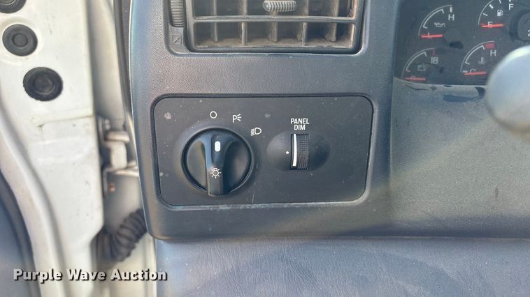 image for item FB3503 2000 Ford F450 utility / service truck