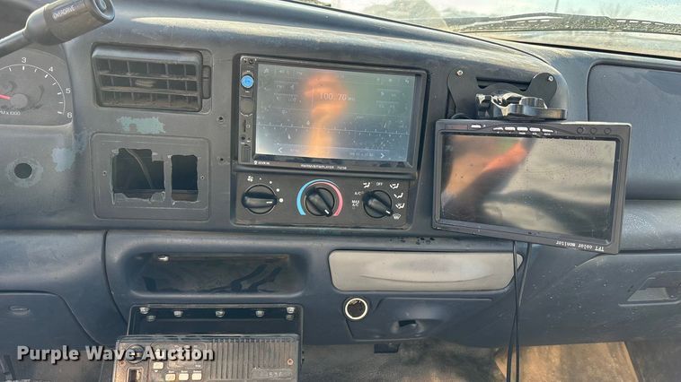 image for item FB3503 2000 Ford F450 utility / service truck