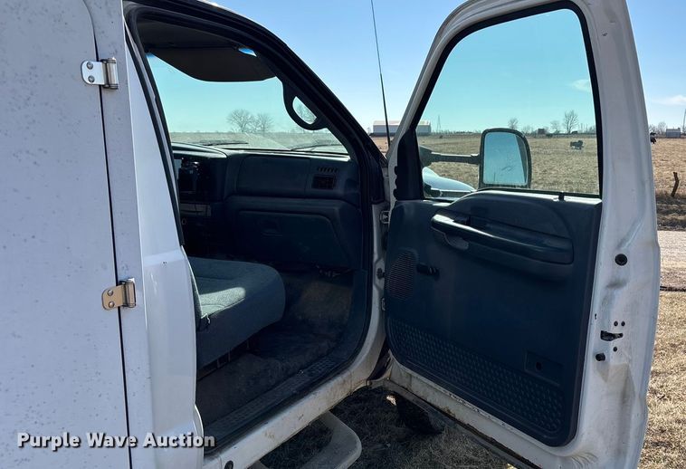 image for item FB3503 2000 Ford F450 utility / service truck