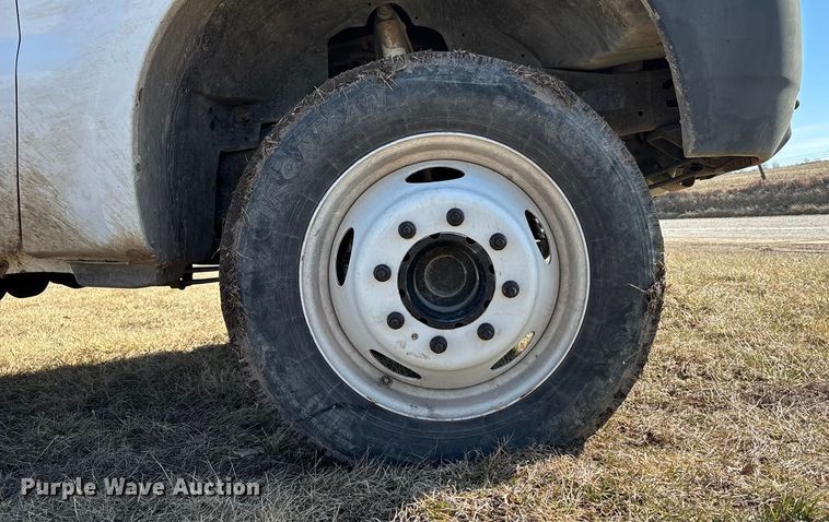 image for item FB3503 2000 Ford F450 utility / service truck