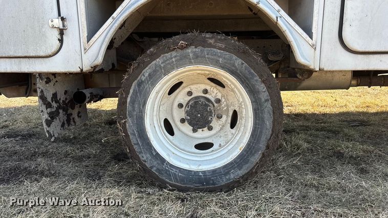 image for item FB3503 2000 Ford F450 utility / service truck