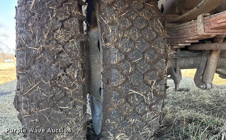 image for item FB3503 2000 Ford F450 utility / service truck