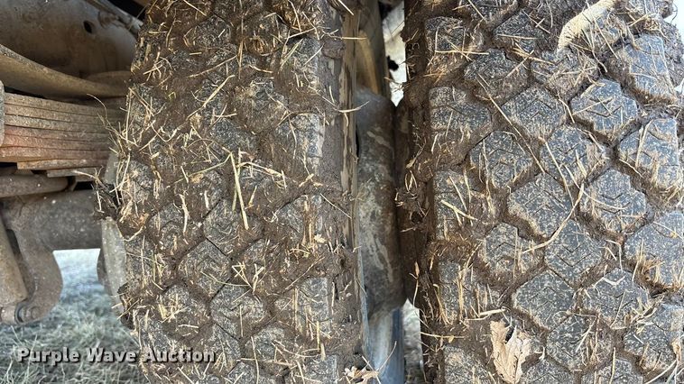 image for item FB3503 2000 Ford F450 utility / service truck