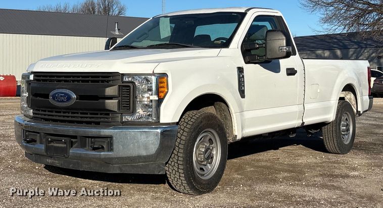 image for item FB3510 2017 Ford F350 Super Duty XL pickup truck
