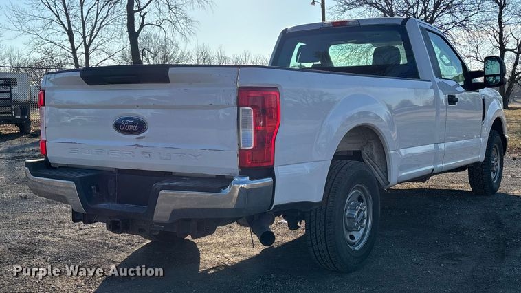 image for item FB3510 2017 Ford F350 Super Duty XL pickup truck