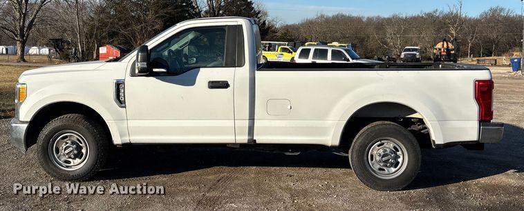 image for item FB3510 2017 Ford F350 Super Duty XL pickup truck