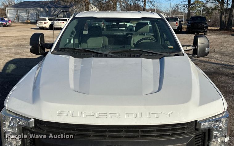 image for item FB3510 2017 Ford F350 Super Duty XL pickup truck