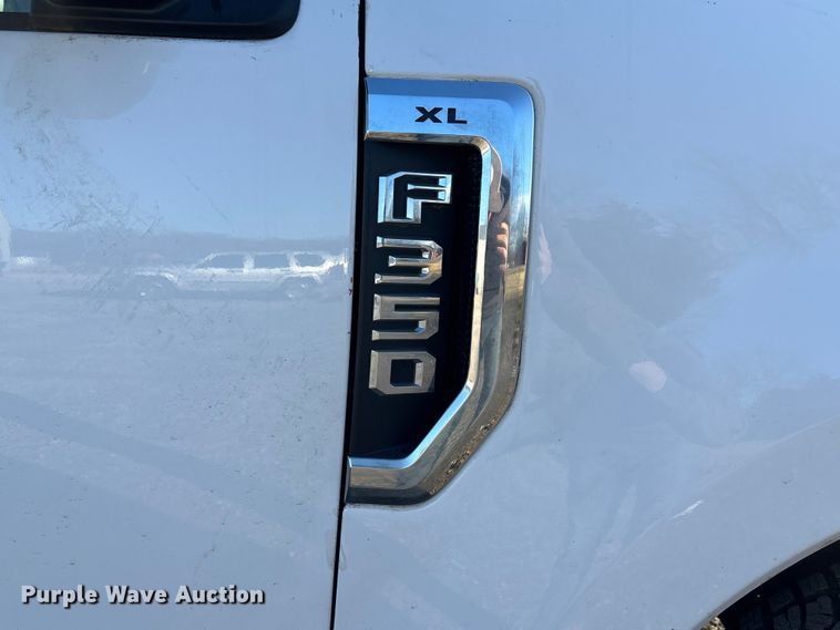 image for item FB3510 2017 Ford F350 Super Duty XL pickup truck