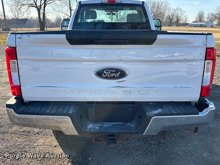 image for item FB3510 2017 Ford F350 Super Duty XL pickup truck