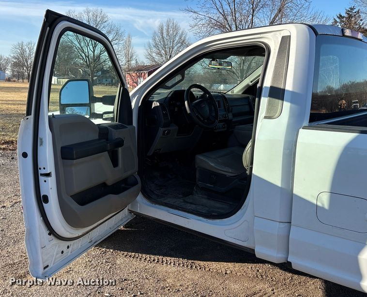 image for item FB3510 2017 Ford F350 Super Duty XL pickup truck