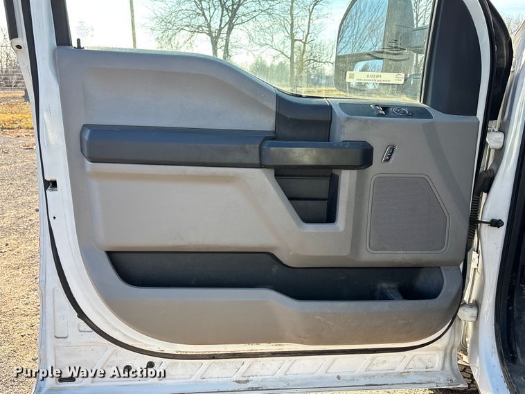 image for item FB3510 2017 Ford F350 Super Duty XL pickup truck