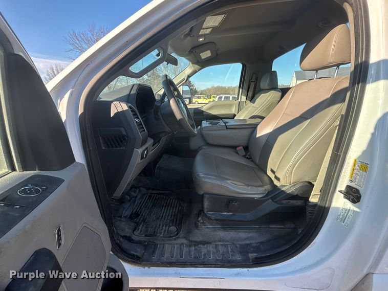 image for item FB3510 2017 Ford F350 Super Duty XL pickup truck