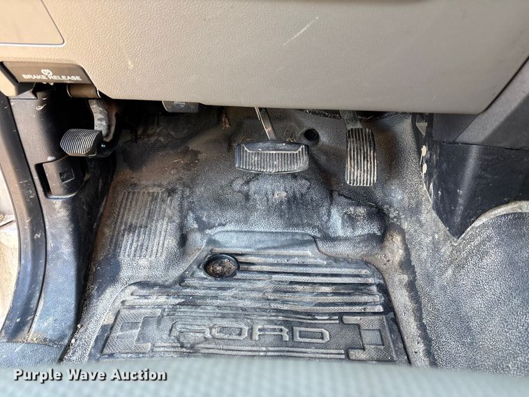 image for item FB3510 2017 Ford F350 Super Duty XL pickup truck